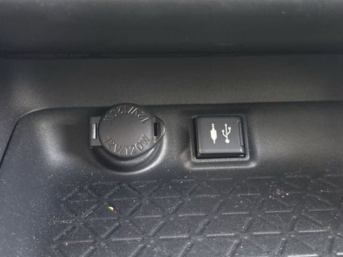 Used 2019 Toyota RAV4 XLE FWD image 21