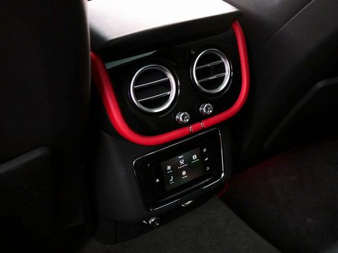 Used 2020 Bentley Bentayga image 20