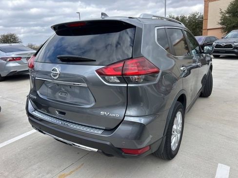 Used 2020 Nissan Rogue SV image 3