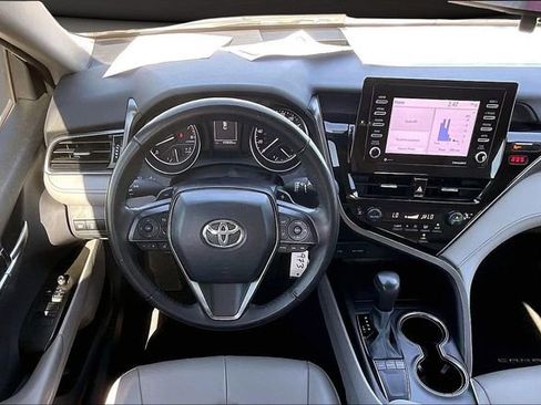 Used 2024 Toyota Camry SE image 5