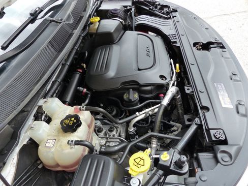 Used 2020 Chrysler Pacifica Touring-L FWD image 32