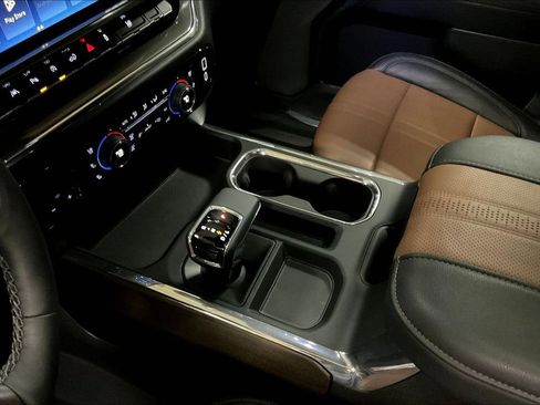 Used 2024 Chevrolet Silverado 1500 High Country w/ High Country Premium Package image 16