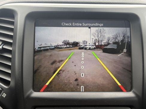 Used 2018 Jeep Cherokee Trailhawk w/ Quick Order Package 27L image 26