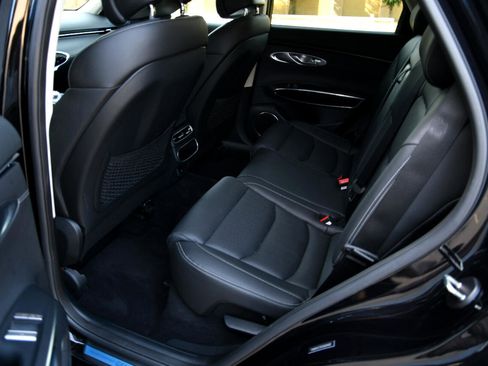 Used 2025 Genesis GV70 2.5T image 24