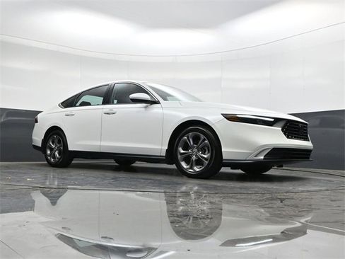 Used 2024 Honda Accord EX image 31