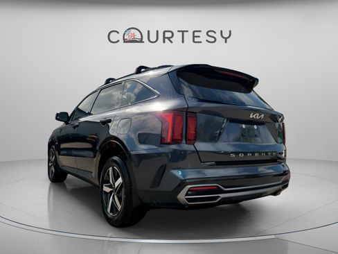 Used 2022 Kia Sorento S image 2