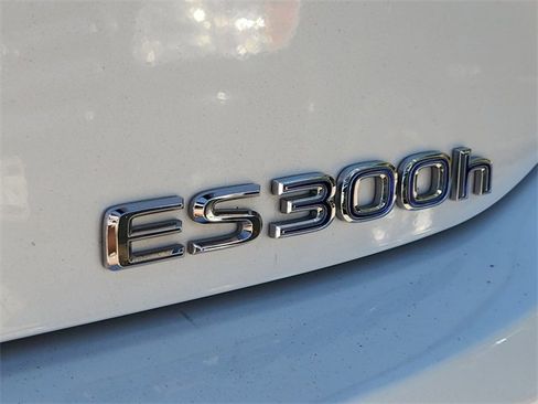 Used 2022 Lexus ES 300h w/ Premium Package image 7