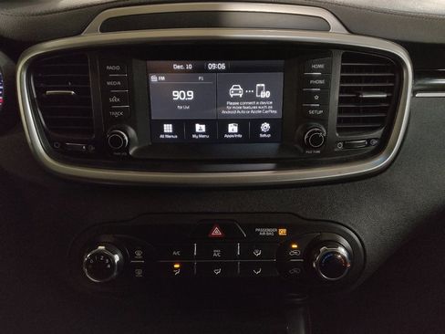 Used 2020 Kia Sorento LX image 25