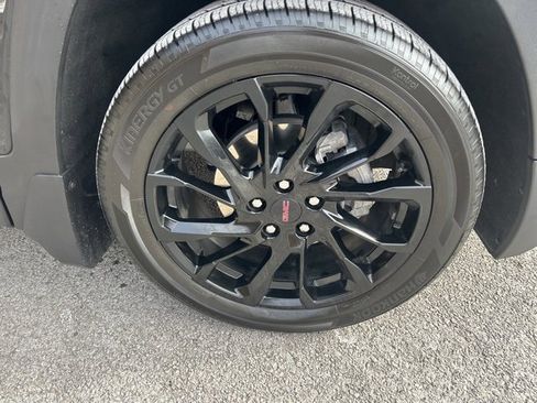 Used 2024 GMC Terrain SLT w/ Elevation Edition image 4