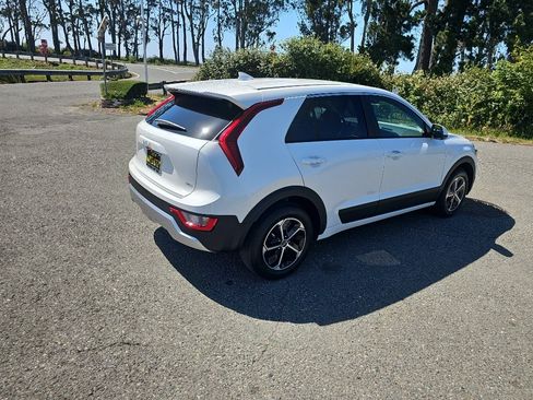 New 2026 Kia Niro LX FWD image 6