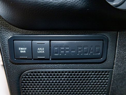 Used 2018 Jeep Wrangler Rubicon w/ Power Convenience Group image 19