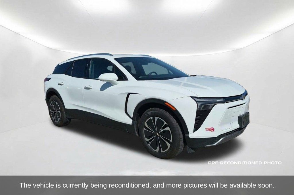 Used 2024 Chevrolet Blazer EV LT AWD/4WD image 3