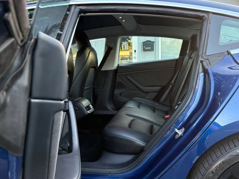 Used 2019 Tesla Model 3 Mid Range RWD image 11