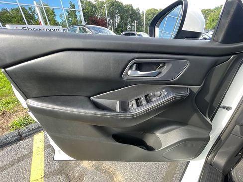 Used 2024 Nissan Rogue SV AWD/4WD image 25