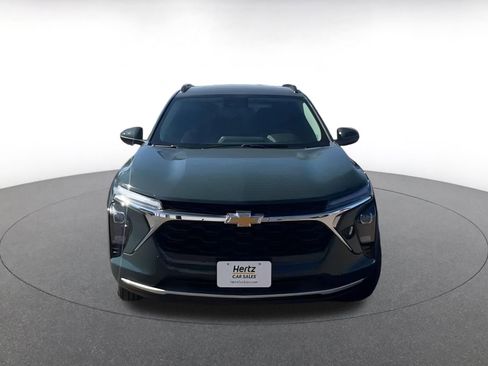 Used 2025 Chevrolet Trax LT image 4