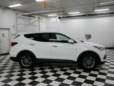 Used 2017 Hyundai Santa Fe Sport image 2