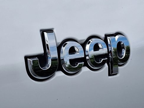 Used 2023 Jeep Grand Cherokee L Limited AWD/4WD image 28