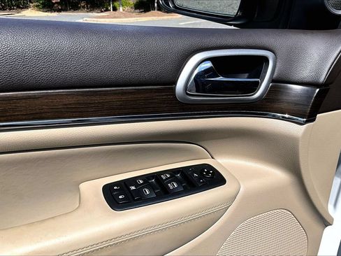 Used 2018 Jeep Grand Cherokee Overland AWD/4WD image 26
