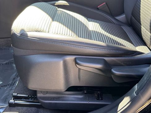 Used 2025 Chevrolet Trax LT image 23