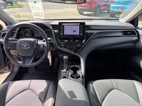 Used 2024 Toyota Camry SE image 14