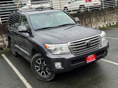 Used 2015 Toyota Land Cruiser image 4