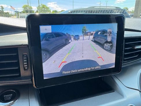 Used 2022 Ford Explorer XLT w/ Class IV Trailer Tow Package AWD/4WD image 21