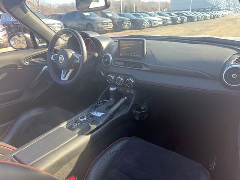 Used 2018 FIAT 124 Spider Abarth w/ Convenience Group image 16