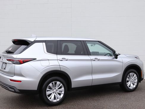 New 2026 Mitsubishi Outlander ES image 42
