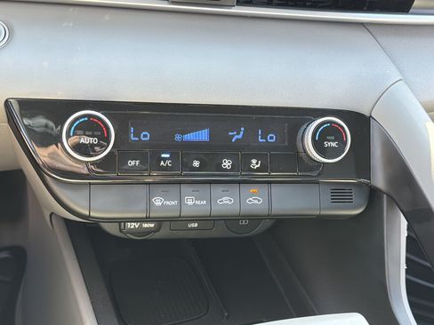 Used 2025 Hyundai Elantra Sport FWD image 21