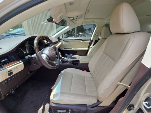 Used 2018 Lexus ES 350 w/ Luxury Package w/Wood Trim FWD image 16
