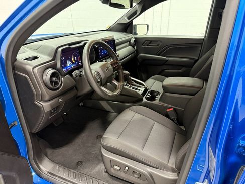 Used 2024 Chevrolet Colorado Trail Boss w/ Advanced Trailering Package image 11