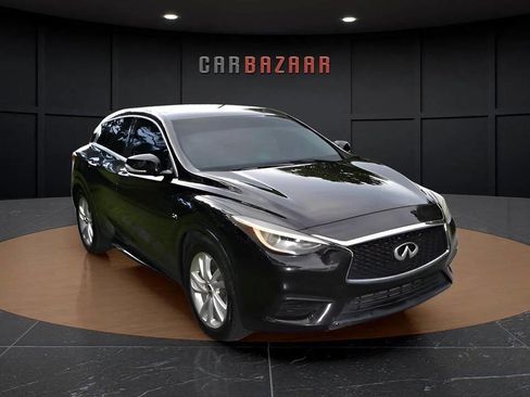 Used 2017 INFINITI QX30 image 10