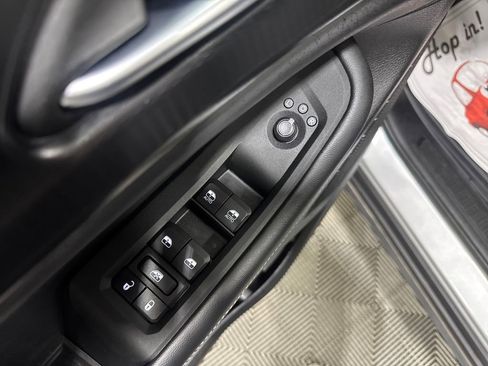 Used 2025 Jeep Grand Cherokee Altitude image 21