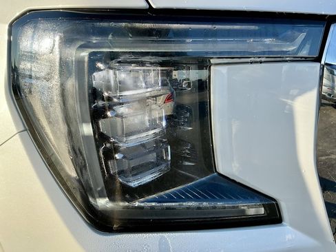 Used 2021 GMC Yukon XL SLT w/ SLT Luxury Plus Package image 8