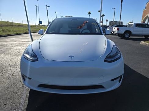 Used 2021 Tesla Model Y Long Range image 3
