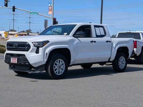 Used 2025 Toyota Tacoma SR image 11