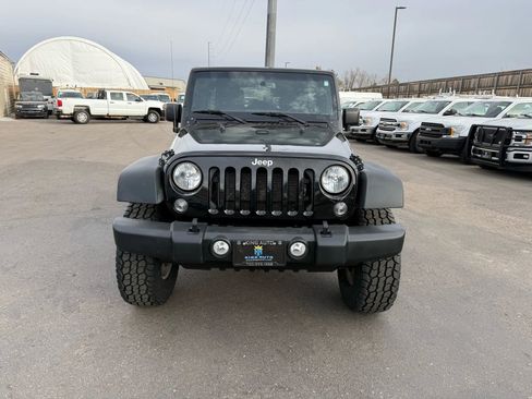 Used 2015 Jeep Wrangler Unlimited Rubicon w/ Connectivity Group image 11