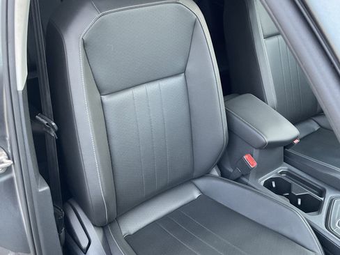 Used 2022 Volkswagen Tiguan SE image 21