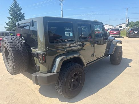 Used 2015 Jeep Wrangler Unlimited Rubicon w/ Connectivity Group AWD/4WD image 5