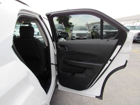Used 2017 Chevrolet Equinox LT AWD/4WD image 34