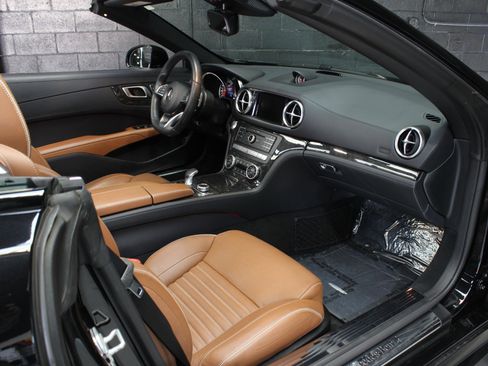 Used 2017 Mercedes-Benz SL 550 image 36