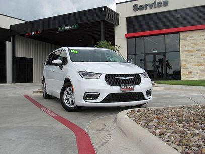 Used 2023 Chrysler Pacifica Touring-L