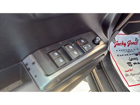 Used 2019 Toyota Tacoma TRD Sport w/ Technology Package image 9