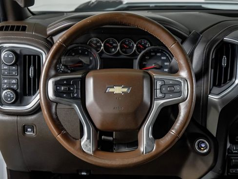 Used 2022 Chevrolet Silverado 3500 LTZ w/ LTZ Convenience Package image 17