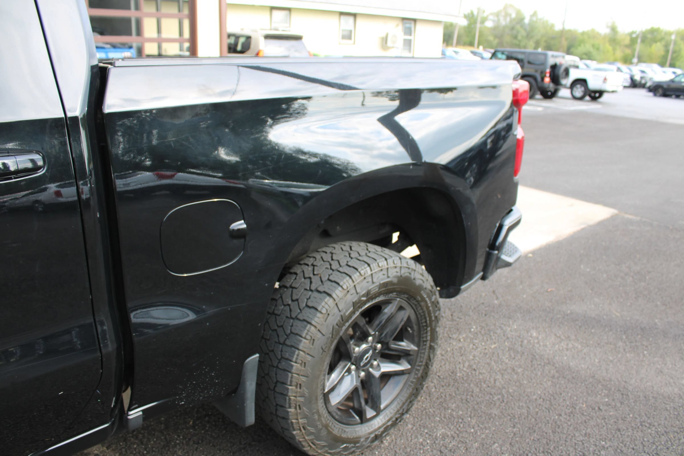 Used 2021 Chevrolet Silverado 1500 LT Trail Boss w/ Convenience Package II AWD/4WD image 4