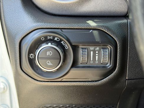 Used 2021 Jeep Gladiator Mojave AWD/4WD image 17