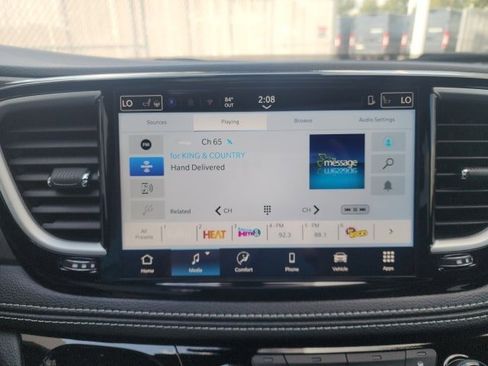 New 2026 Chrysler Pacifica Select image 2