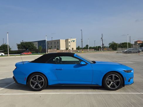 Used 2025 Ford Mustang Premium RWD image 2