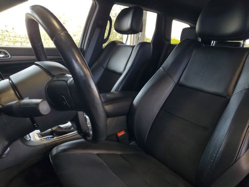 Used 2022 Jeep Grand Cherokee Laredo X AWD/4WD image 19