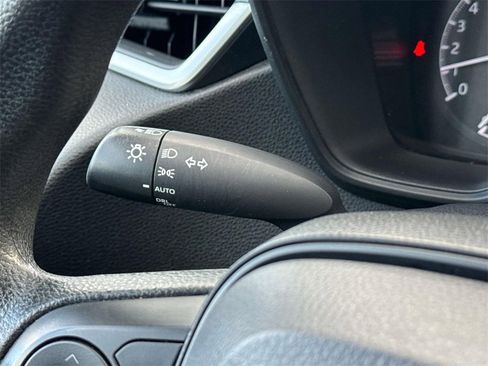 Used 2022 Toyota Corolla LE image 9